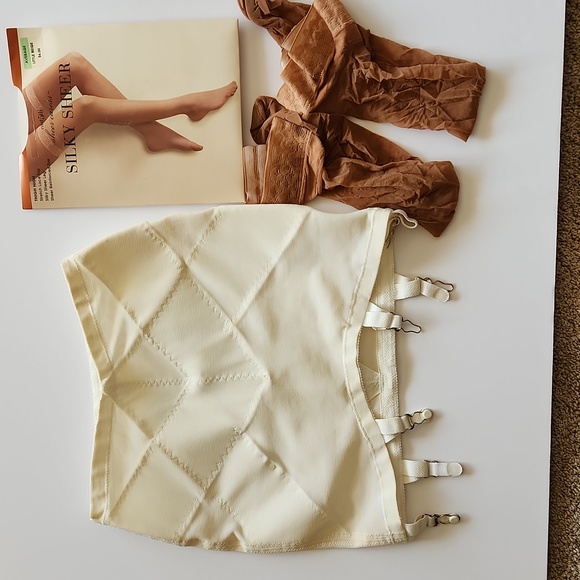 J C Penney Intimates & Sleepwear Penneys Medium Skirt Type Garter